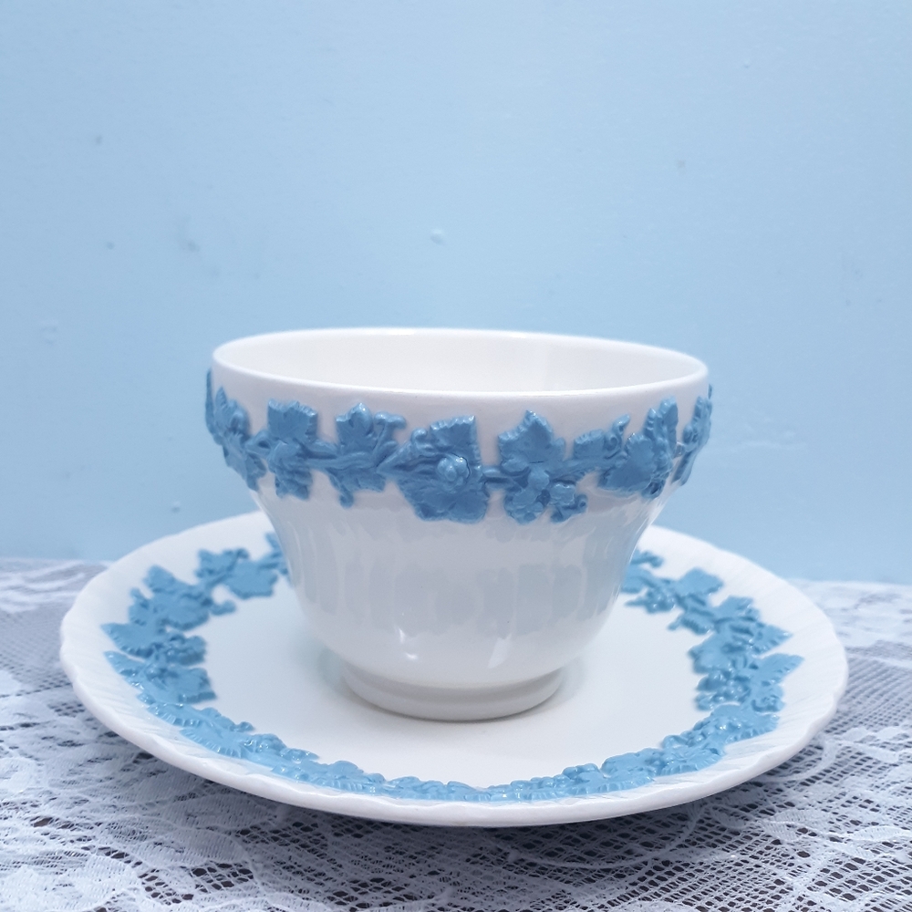 Wedgwood Queensware Lilac Blue Cream Seashell Edge Embossed Grapes Teacup Saucer - Picture 6 of 15